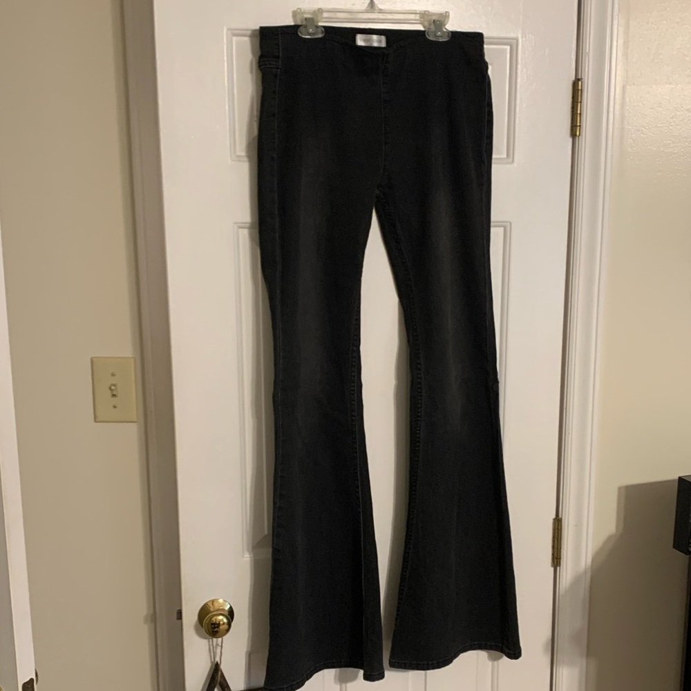 Vestique Flare Jeans - Black